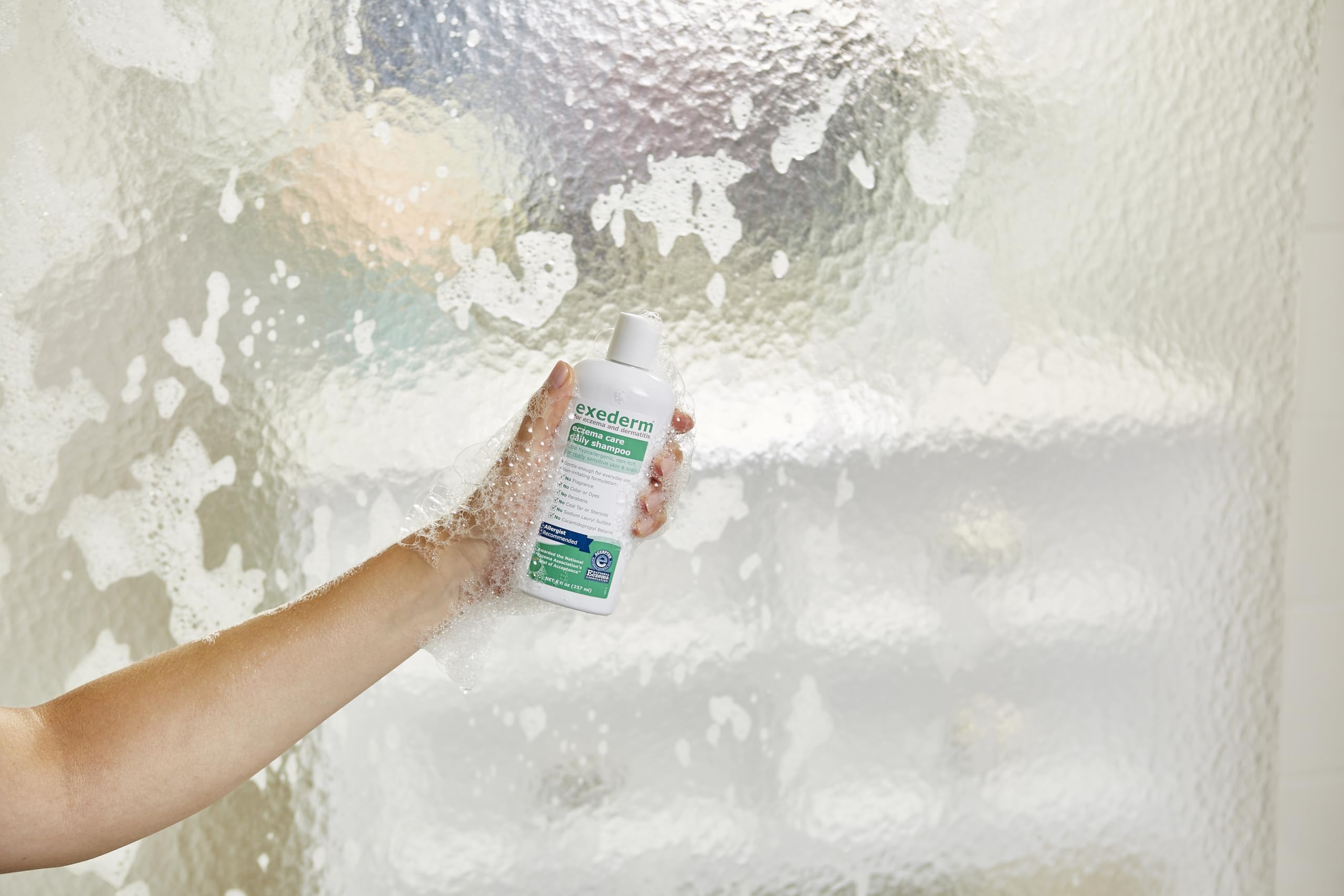Exederm Shampoing formule hypoallergénique sans sulfates ni parfums.