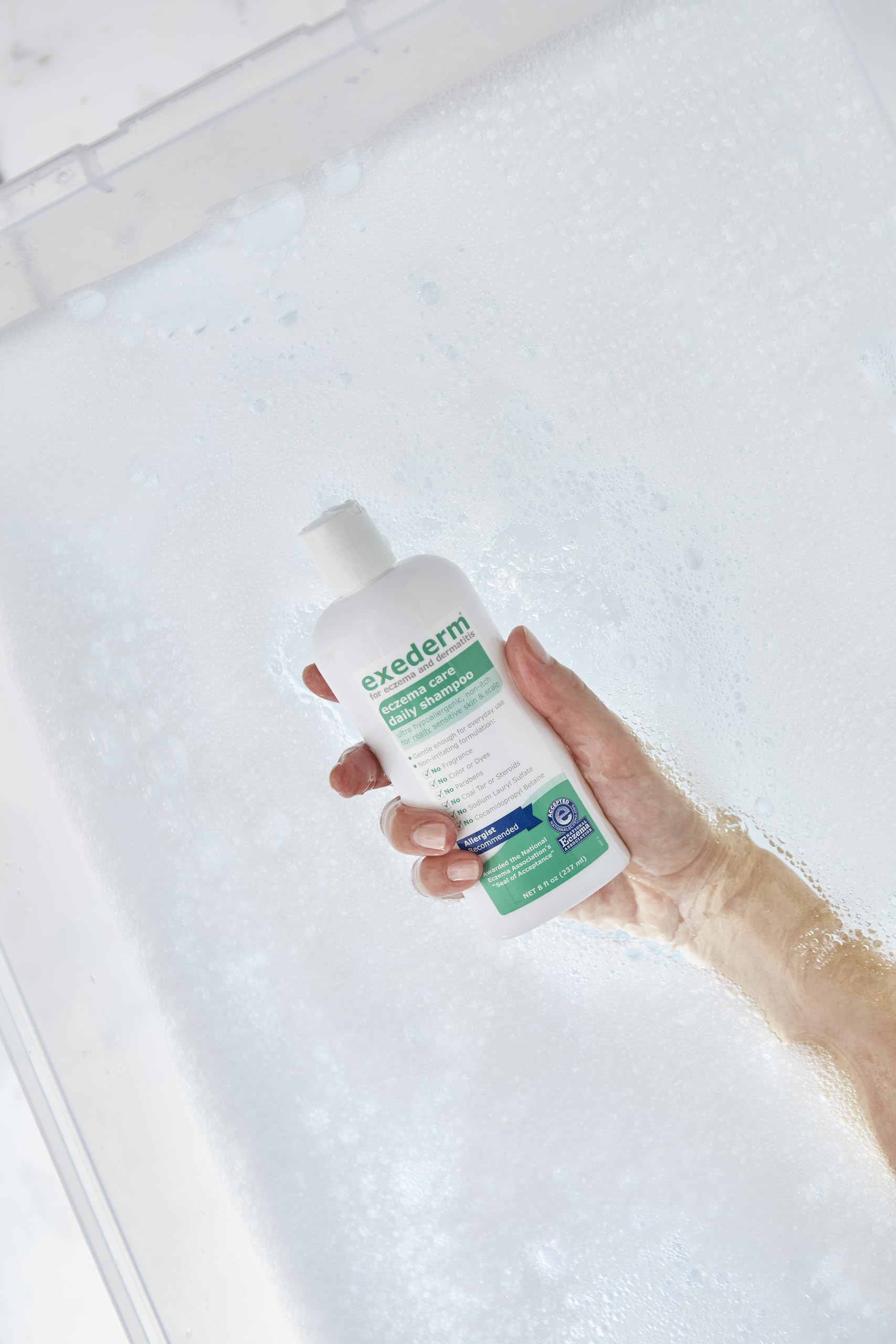 Exederm Shampoing soin quotidien cheveux secs et irrités.