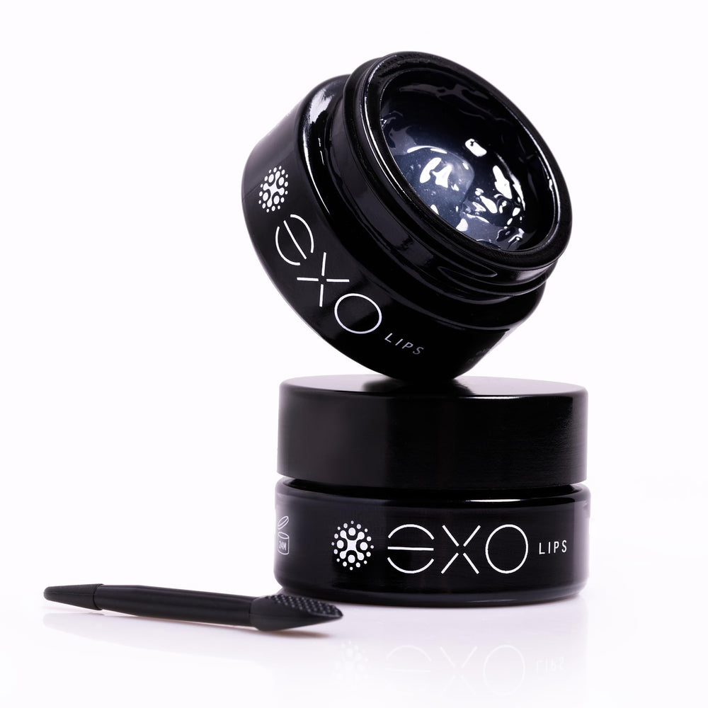 EXO LIPS offre des lèvres brillantes et douces.