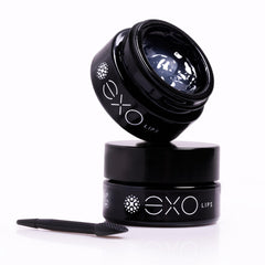EXO LIPS offre des lèvres brillantes et douces.