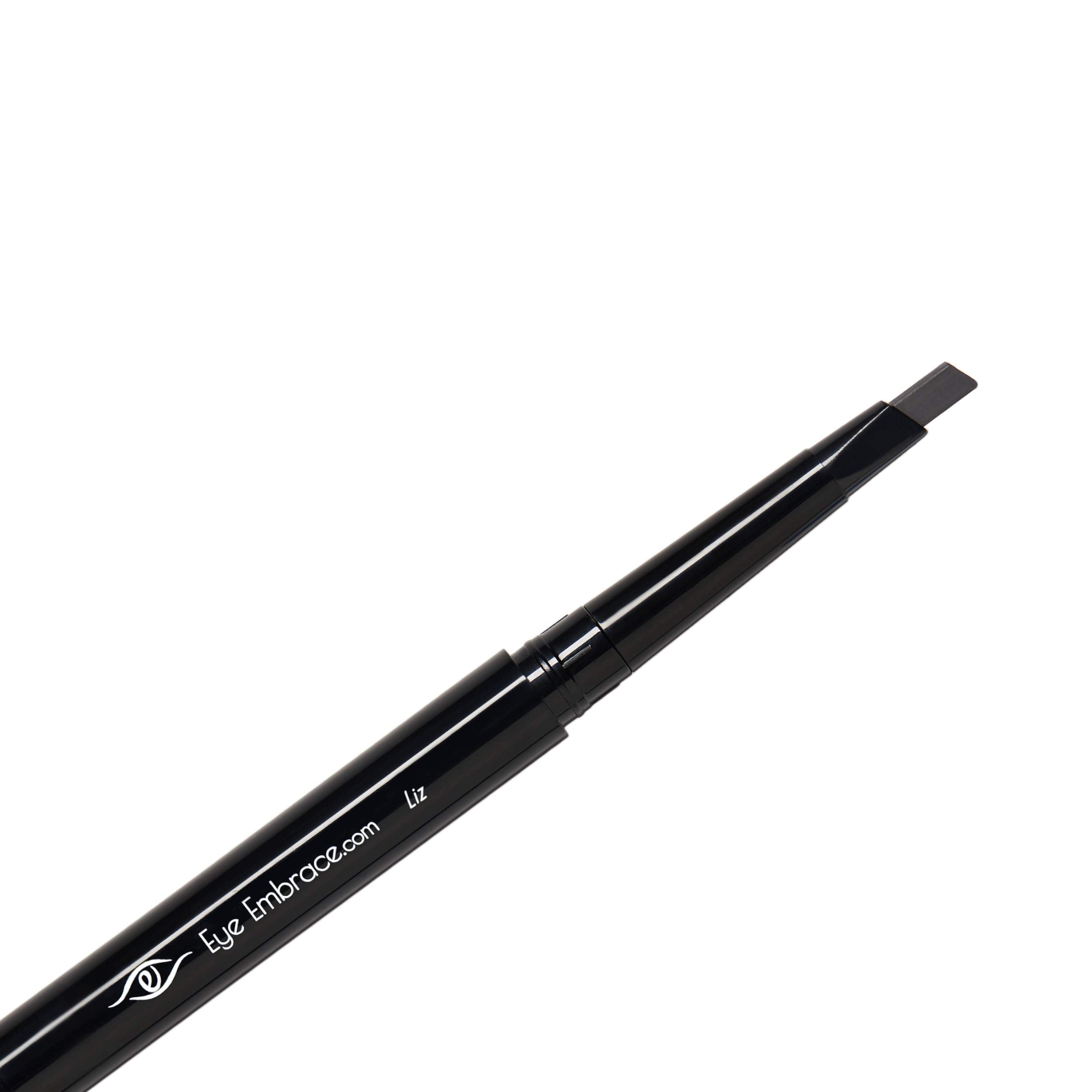 Eye Embrace Liz – crayon sourcils gris moyen pour harmoniser avec cheveux gris et argentés.