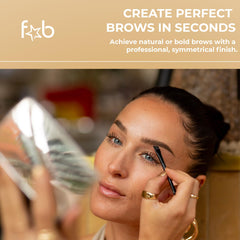 Fab Brows Duo – poudre sourcils naturelle et résistante pour un rendu durable.
