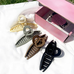 FAELBATY pince papillon noir: style élégant et prise ferme pour chignon rapide.