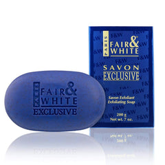 FAIR & WHITE: savon exfoliant exclusif 200g, nettoie et révèle l'éclat.