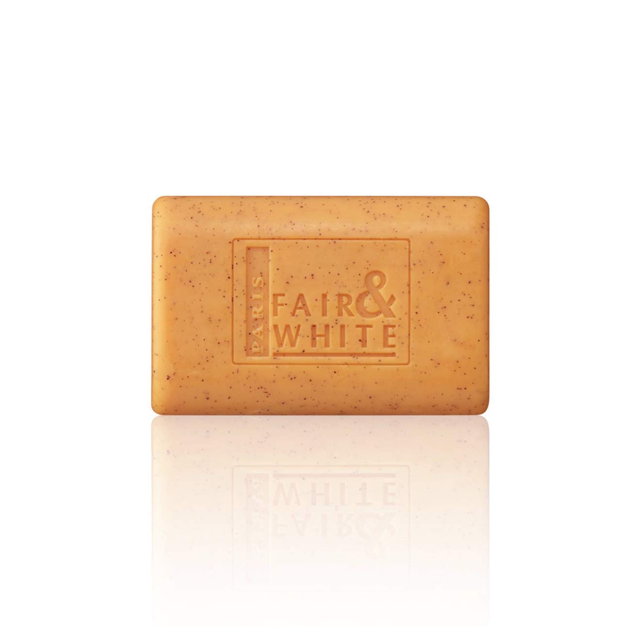 FAIR & WHITE Savon Exfoliant Original, teint potentiellement plus lumineux après utilisation.