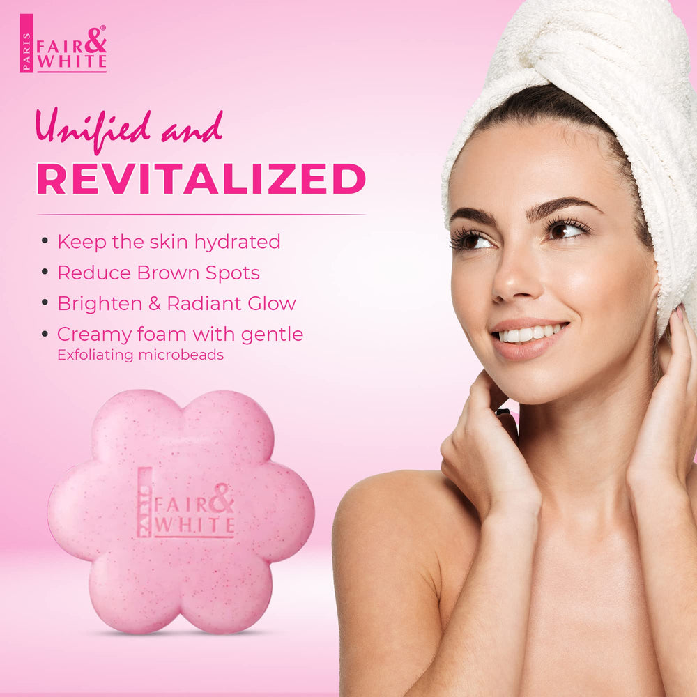 Savon exfoliant So White lissant le teint sur le corps et le visage.