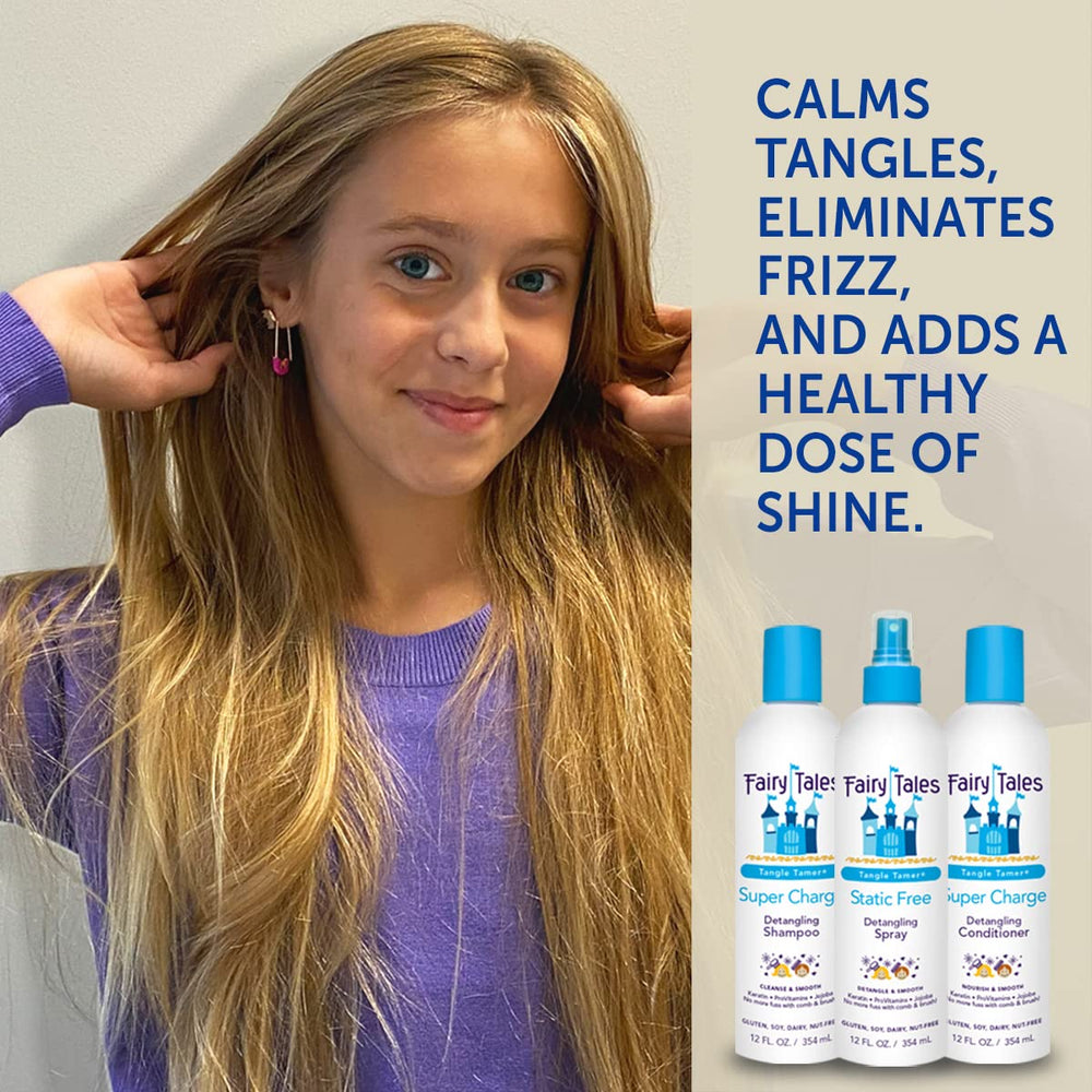 Cheveux d’enfant après Fairy Tales Tangle Tamer, démêlage facilité et douceur.