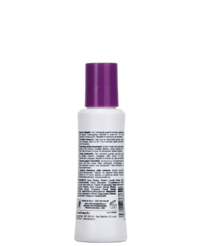 Illustration produit : application sur cheveux gris ou blonds très clairs avec pigments violets.