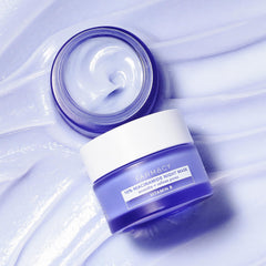 Texture crème du masque Farmacy prête à être appliquée en douceur.
