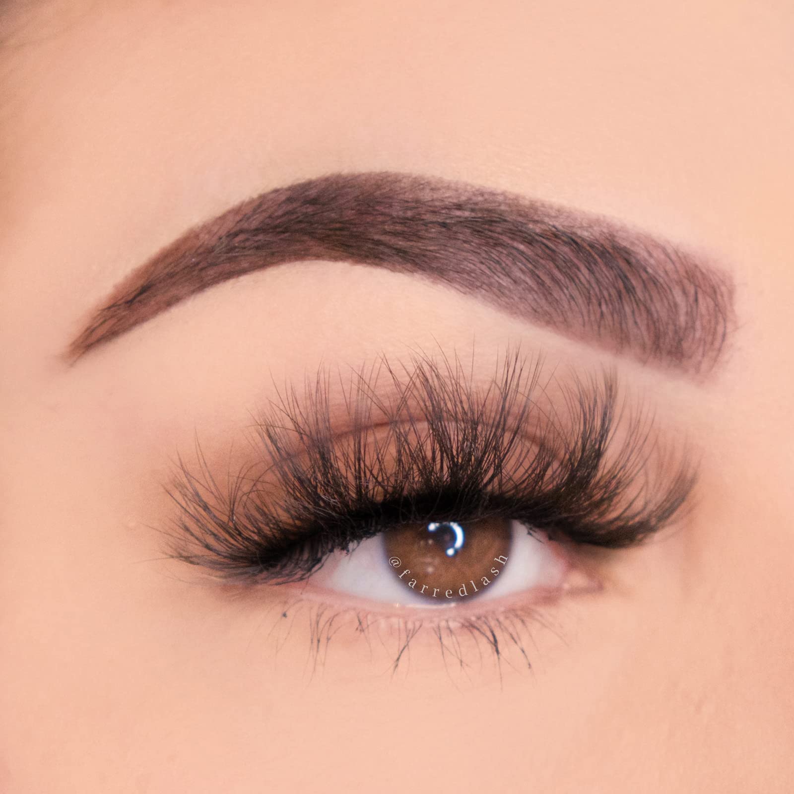 FARRED Wispy Lashes: bande coton flexible, ajustement confortable.