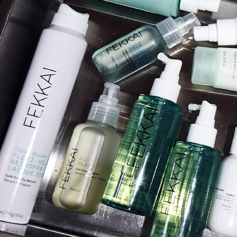Application sur cheveux mouillés avec Fekkai Brilliant Gloss pour un éclat immédiat