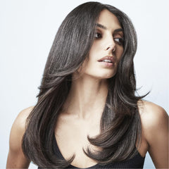 Cheveux brillants et lisses grâce à Fekkai Crème de Brillance.