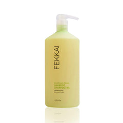 Shampoing Brillant FEKKAI: bouteille 1L prête à transformer votre routine capillaire, brillance possible.