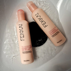 FEKKAI Technician Color Shampoo: texture crèmeuse montrant l'application douce et efficace.