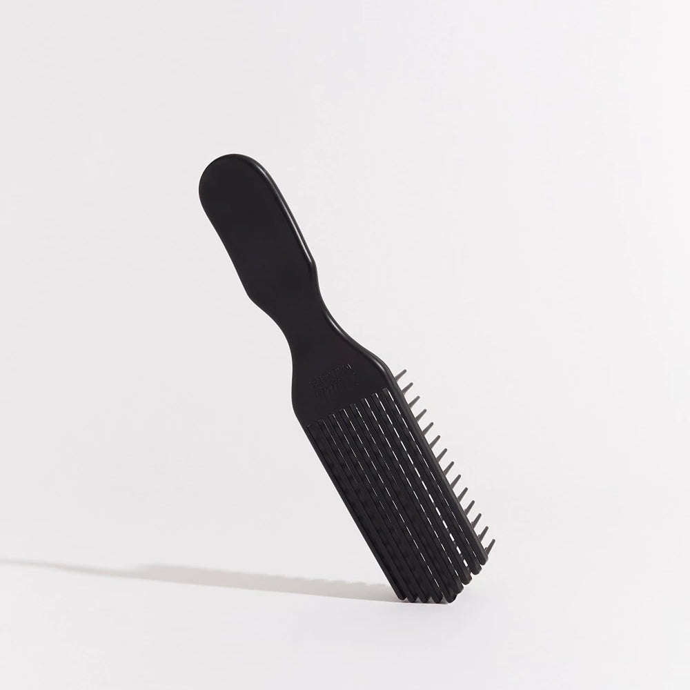 Brosse Felicia Leatherwood, poignee confort pour un maniement stable et précis.