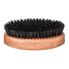 Détail des poils fermes Fendrihan offrant un massage stimulant du cuir chevelu.