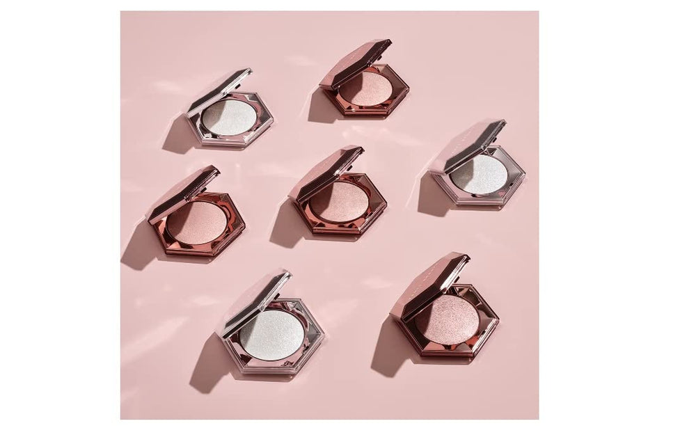 Fenty Beauty Diamond Bomb teinte rose rosé pour visage et corps, effet brillant.