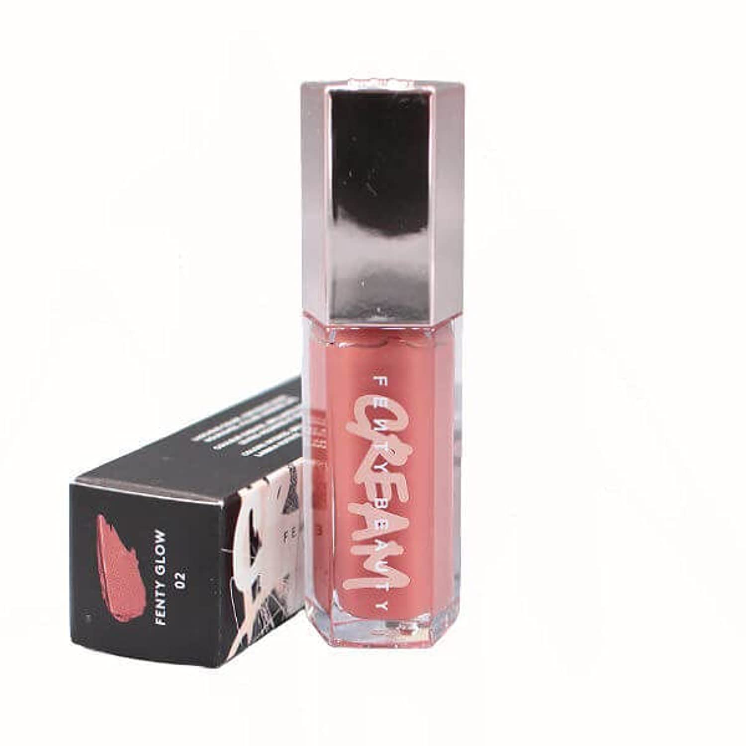 Fenty Beauty Gloss Bomb Color Drip 02 Fenty Glow sur packaging, couleur intense et longue tenue.