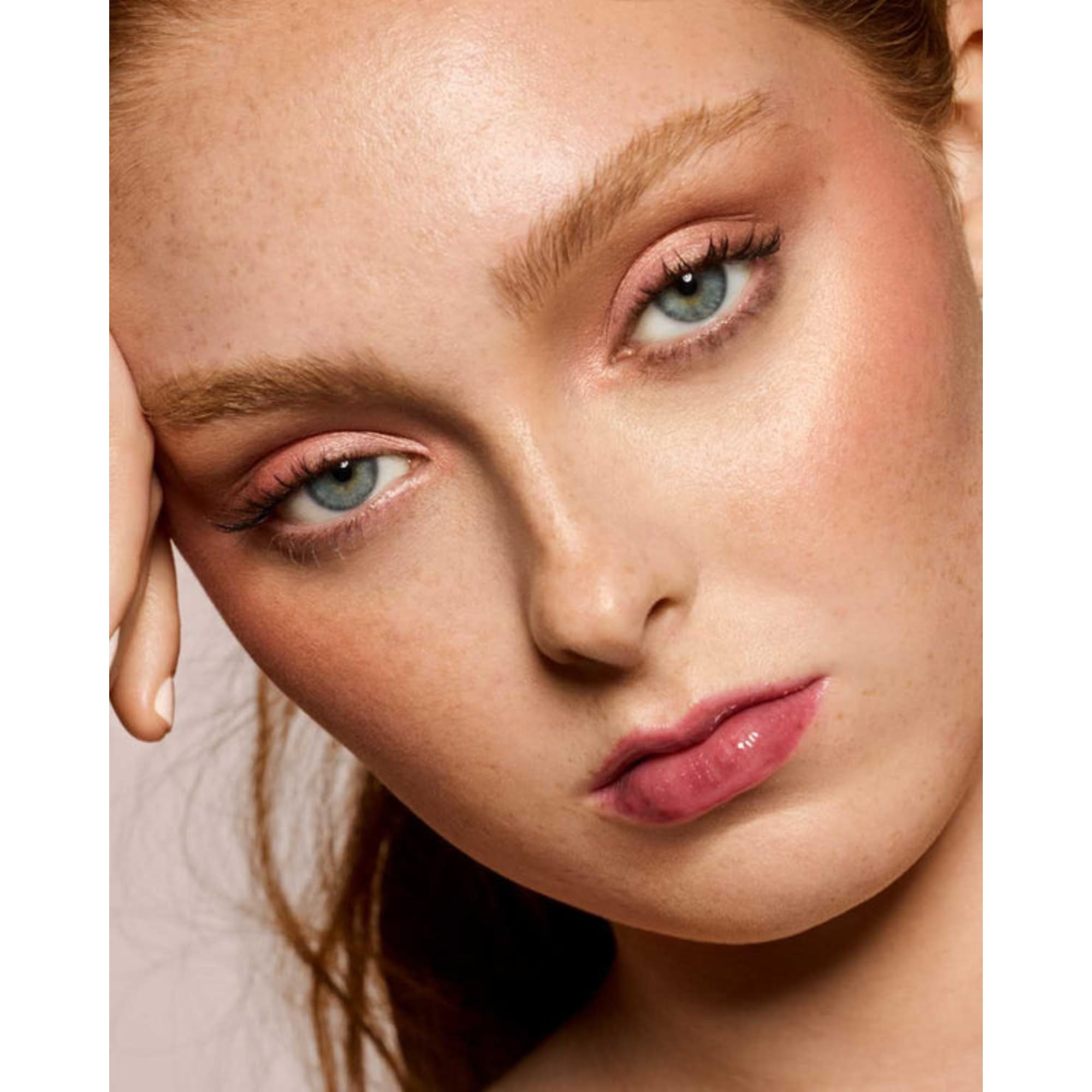 Fenty Beauty Gloss Bomb 08 Riri, teinte Riri qui met en valeur les lèvres