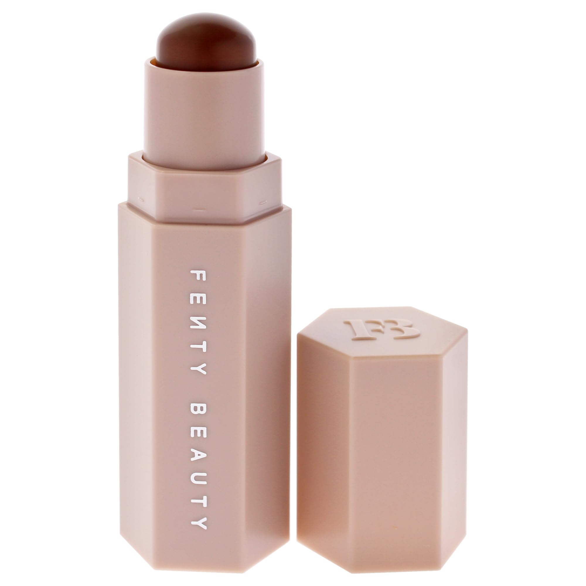 Contour de mâchoire net avec le stylo contour mat de Fenty Beauty.