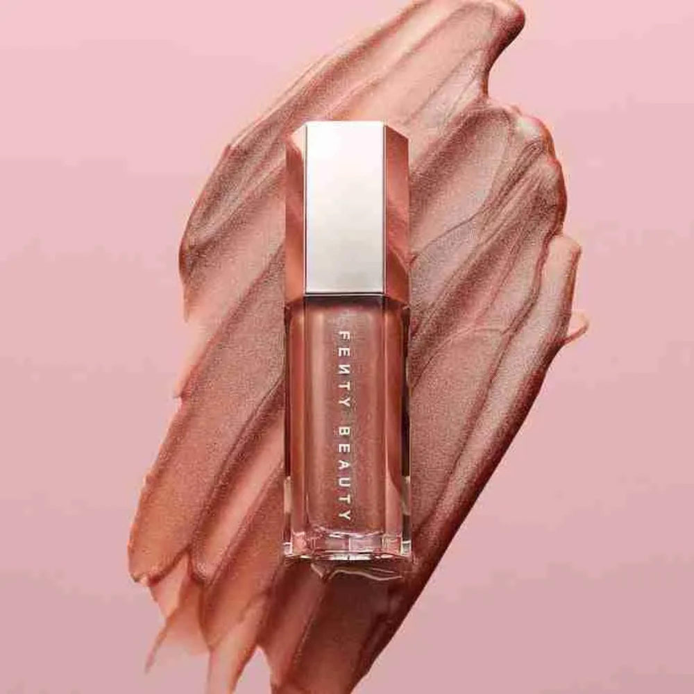 Utilisation nomade du gloss mini, compact et pratique à emporter.