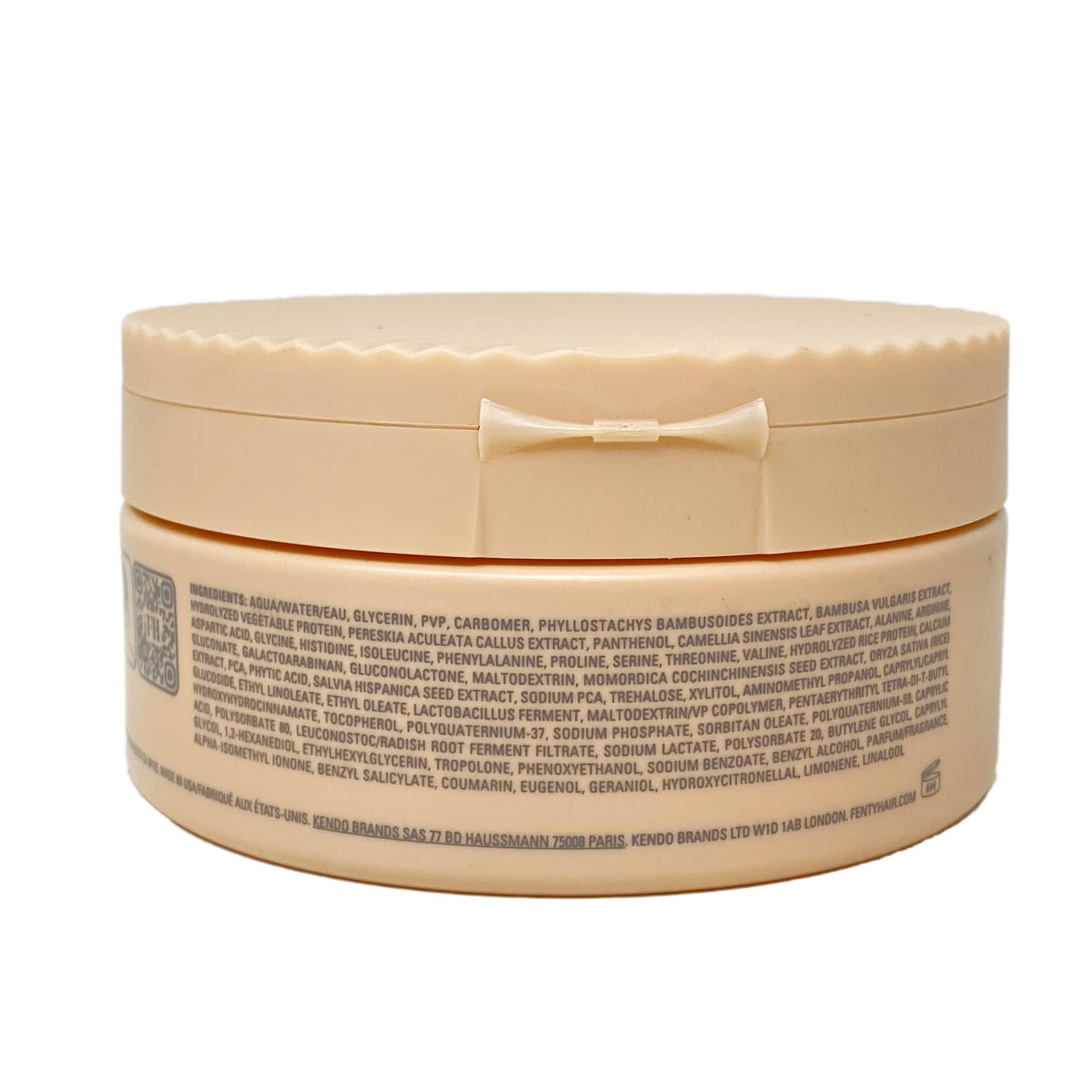 Coiffage durable avec le gel Fixation Forte Fenty Hair pour une queue de cheval parfaite.