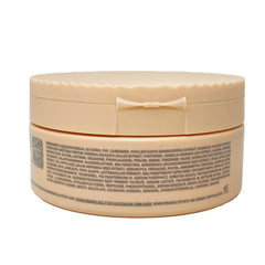 Coiffage durable avec le gel Fixation Forte Fenty Hair pour une queue de cheval parfaite.
