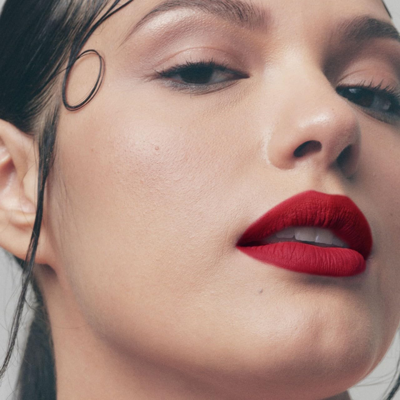 Couleur intense en une couche pour un look rapide.