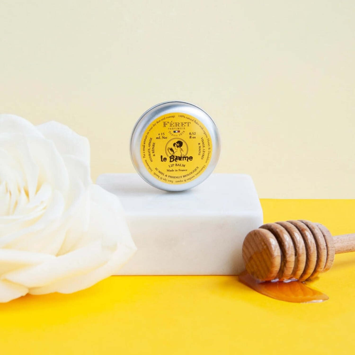 Feret Parfumeur Le Baume Rose Poudré apaise mains et cuticules sèches.