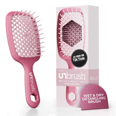 Brosse UNbrush de FHI Heat démonte les nœuds en douceur pour tous types de cheveux.