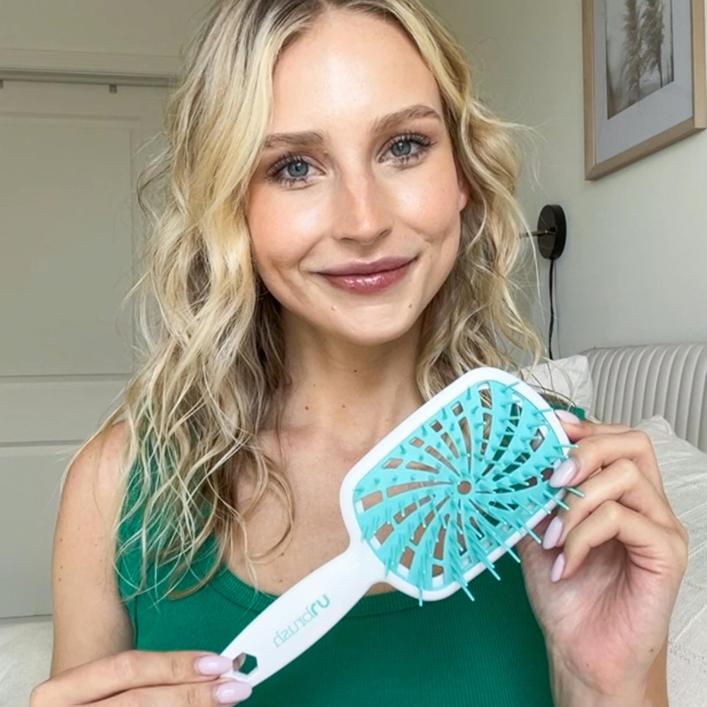 FHI Heat UNbrush Plus design léger et confortable à utiliser.
