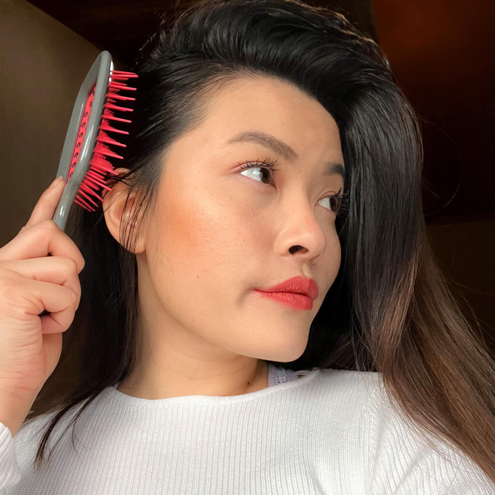 UNbrush démêle cheveux humides et secs facilement.