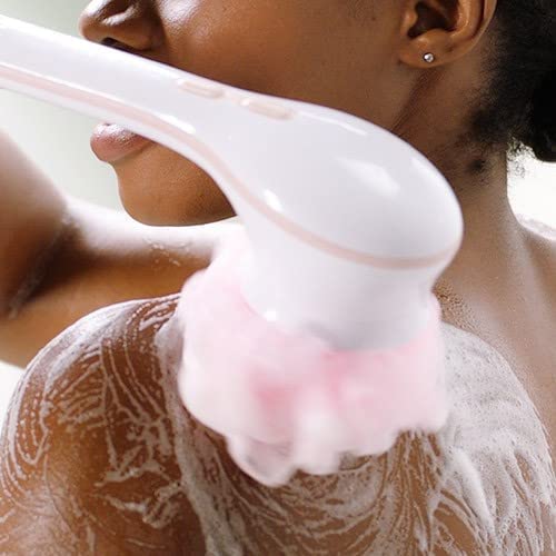 Brosse Finishing Touch Flawless Cleanse Spa crochet-douche pour rangement facile après usage.