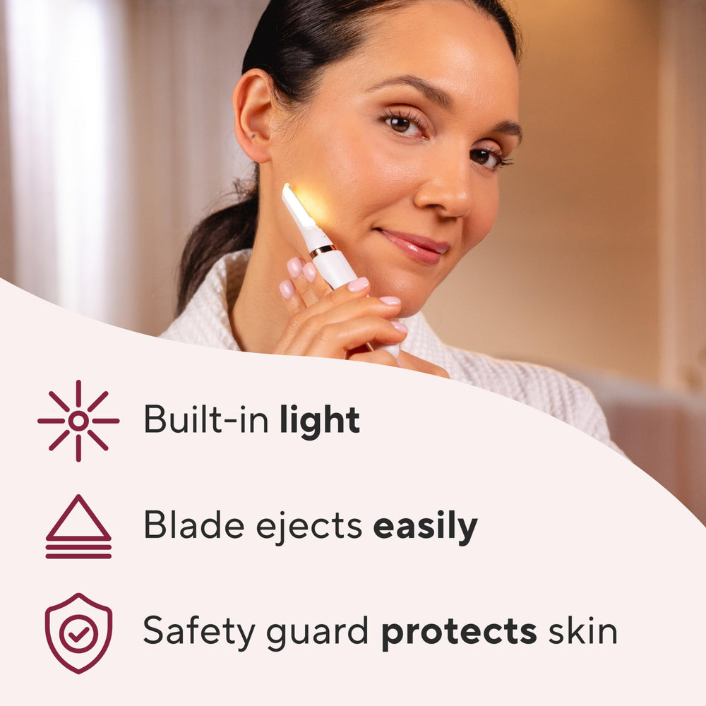 Vibration sonique du Dermaplane Glo Sonic préparant la peau et l’exfoliation