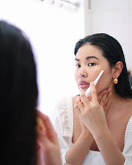 Utilisation à domicile facile avec Dermaplane Glo Finishing Touch Flawless.