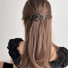 Barrettes Fireach dents larges et ergonomiques pour saisir queues de cheval volumineuses sans tension.