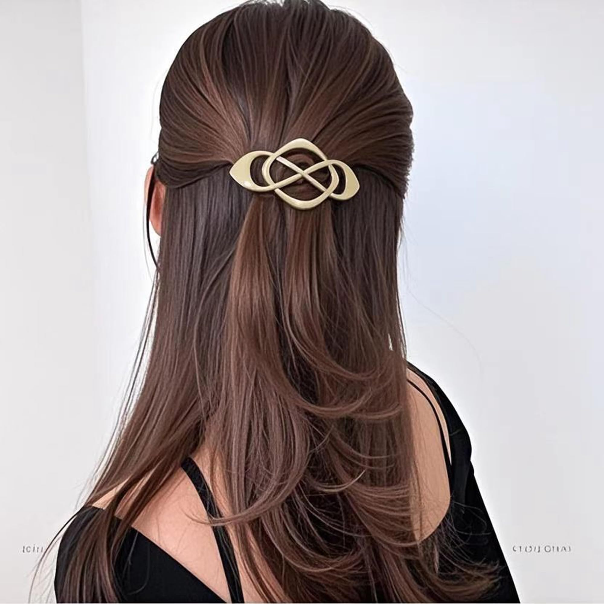 Barrettes Fireach au fini neutre et mat, s'accordent parfaitement avec les tons naturels.