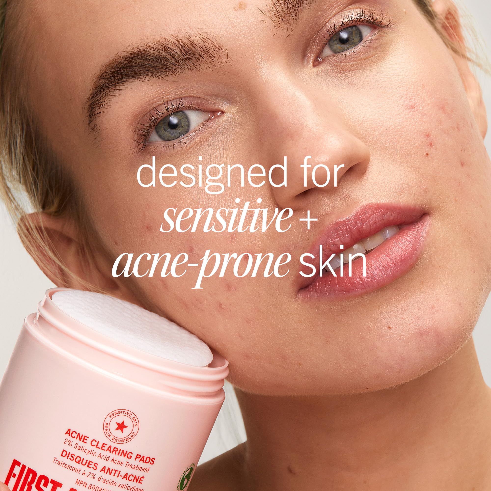 First Aid Beauty Acne Pads visage, emballage pratique de 60 unités.