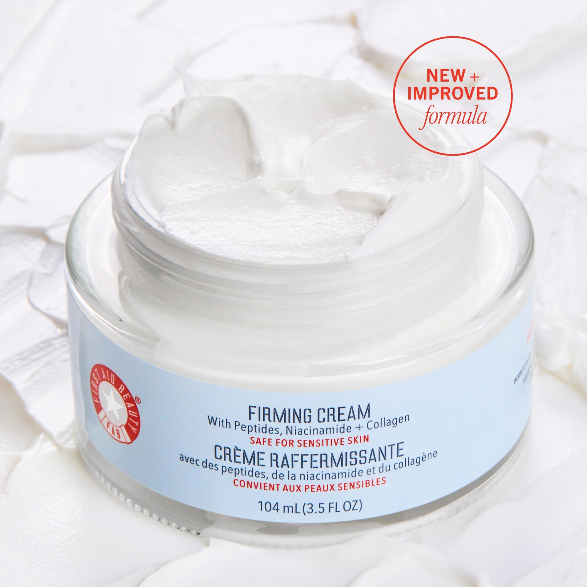Texture soyeuse de la crème collagène First Aid Beauty pour une hydratation efficace