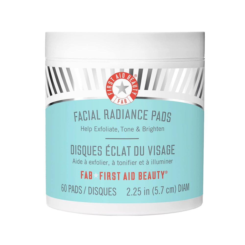 First Aid Beauty Facial Radiance Pads emballage élégant pour exfolier en douceur.