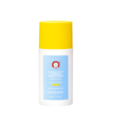 First Aid Beauty fluide minéral SPF30 en flacon pompe pour une protection légère.