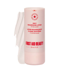 First Aid Beauty lotion acide lactique – flacon visuel, exfoliation douce pour peau acnéique.