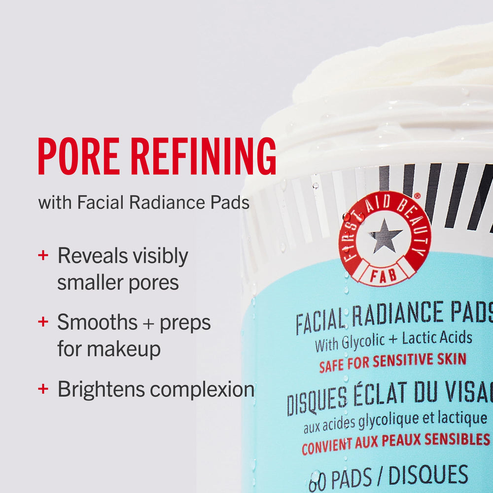 Pores visiblement réduits grâce aux tampons exfoliants First Aid Beauty.