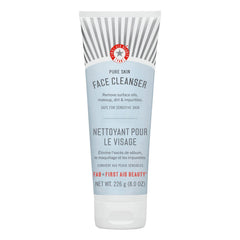 First Aid Beauty Pure Skin Face Cleanser, bouteille elegante et pratique.