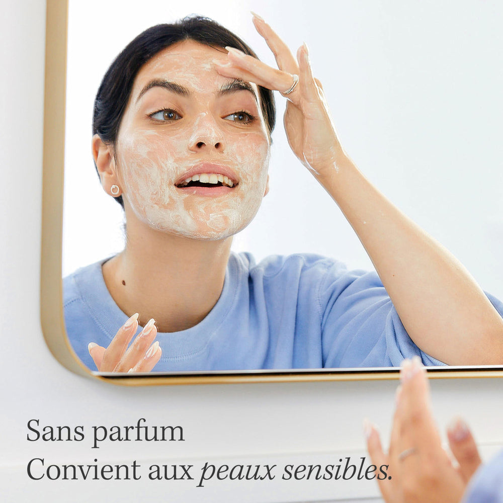 First Aid Beauty Pure Skin Face Cleanser – idéal après maquillage pour révéler une peau nette.