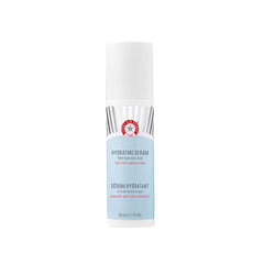 Sérum hydratant First Aid Beauty sur bouteille pompe, hydratation durable.