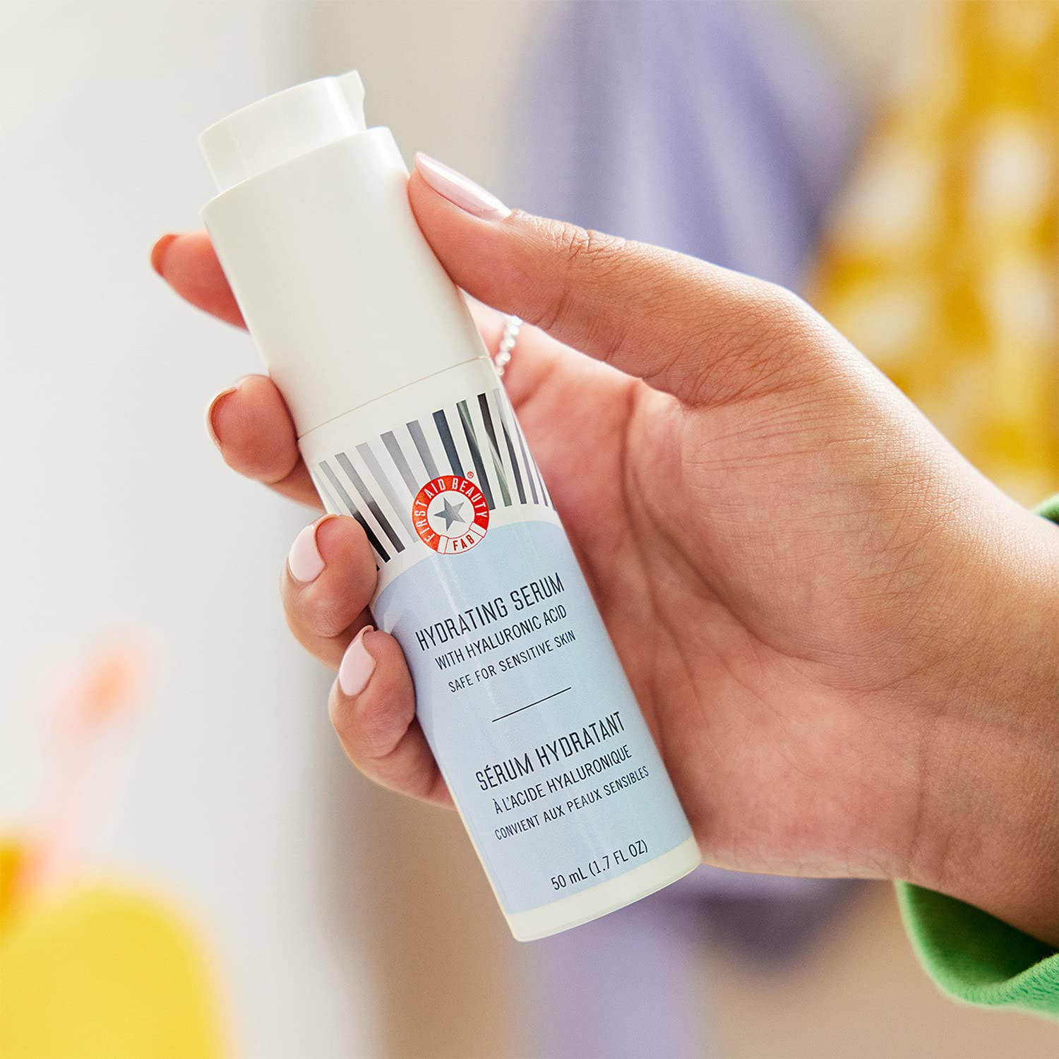 Hydratation 24h avec le sérum First Aid Beauty.