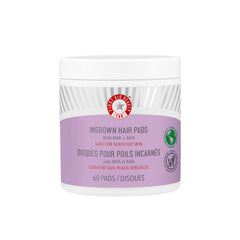 Tampons First Aid Beauty exfoliants visage, prévention des poils incarnés.