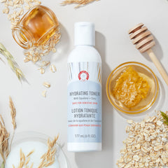 Texture lait velouté First Aid Beauty, flacon montre texture, idéal pour hydratation quotidienne.