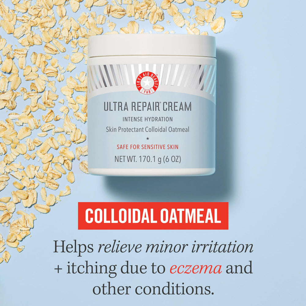 Emballage compact First Aid Beauty Ultra Repair Cream facile à transporter.